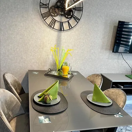 Seasons بودابست