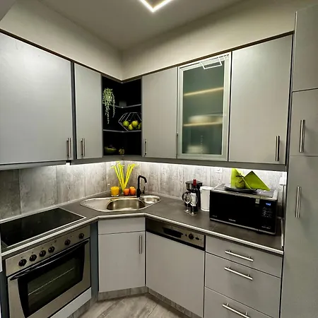 Seasons بودابست