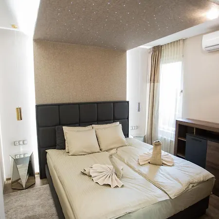 Seasons بودابست