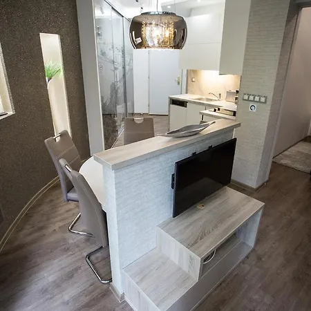 Seasons Apartment *