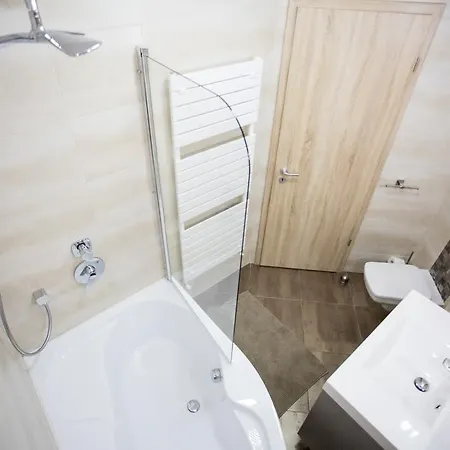 Seasons شقة بودابست